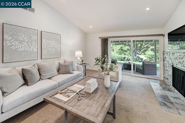 Image 4 of 58 For 925 Terra California Dr  6