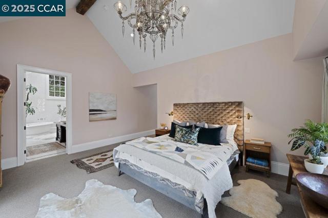 15 Cascade Ln, Orinda CA: https://media.crmls.org/mediaz/1de6f45e-44cd-4ed2-9b81-aa301391cb01.jpg