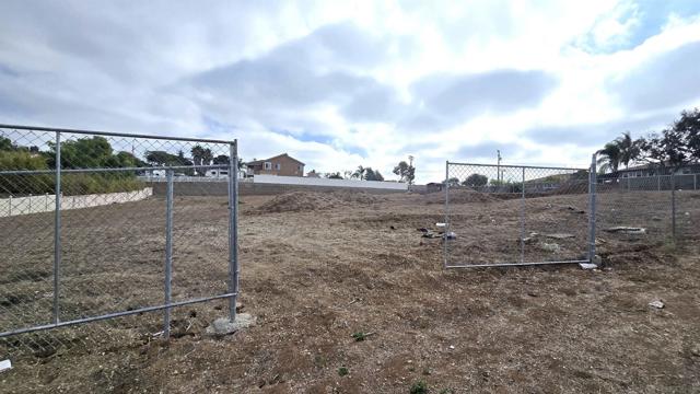 323 Hill Dr, Vista CA: https://media.crmls.org/mediaz/1de71efc-5430-4b33-8031-85aa840a2023.jpg