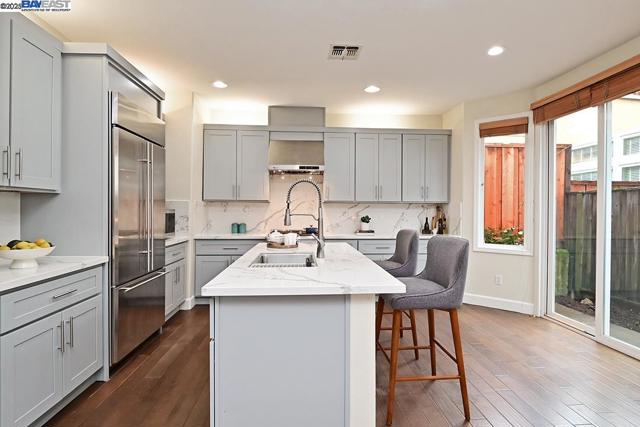 10 Almond Orchard Ln, San Ramon CA: https://media.crmls.org/mediaz/1de7f0ce-2da3-4dd7-9eca-03ce2ec56860.jpg