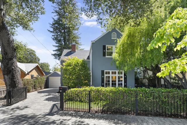 774 Edgewood Road, San Mateo CA: https://media.crmls.org/mediaz/1de81a8f-0655-447e-8a2f-3885d0985381.jpg