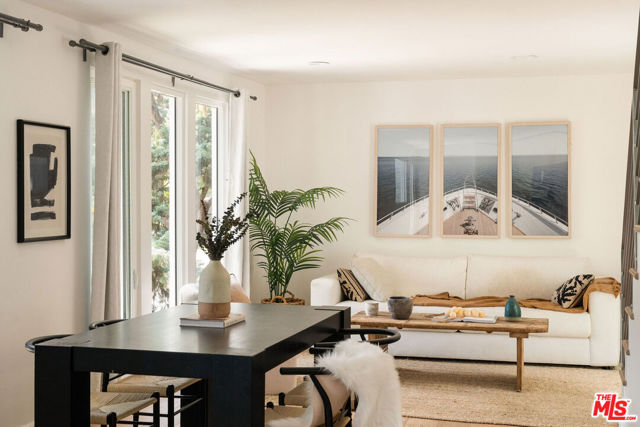 12366 Laurel Terrace Drive, Studio City CA: https://media.crmls.org/mediaz/1de8ad55-1cfd-43bb-b508-5d85587efdd1.jpg