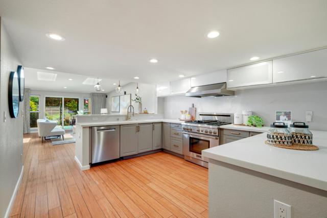 2238 Lincoln Street, East Palo Alto CA: https://media.crmls.org/mediaz/1de8b9cf-222d-46f3-8d8a-04ed42ca2aa5.jpg