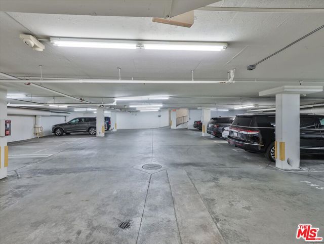 320 S Willaman Drive, Los Angeles CA: https://media.crmls.org/mediaz/1de8d74e-5c2f-4d12-8836-e462d2ffb1c1.jpg