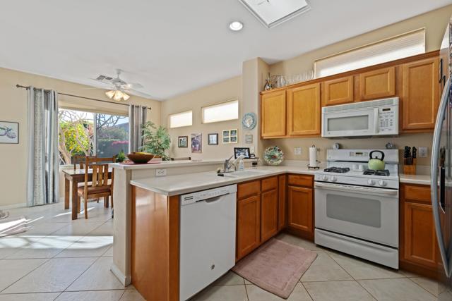 78987 Spirito Court, Palm Desert CA: https://media.crmls.org/mediaz/1de8ee1a-2cfc-4733-b916-5c6db47da35c.jpg
