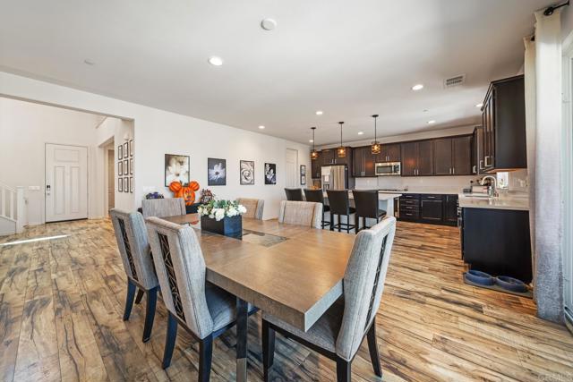 30536 Fragrant Street, Murrieta CA: https://media.crmls.org/mediaz/1de93a85-c189-406a-add9-547d51021fbd.jpg