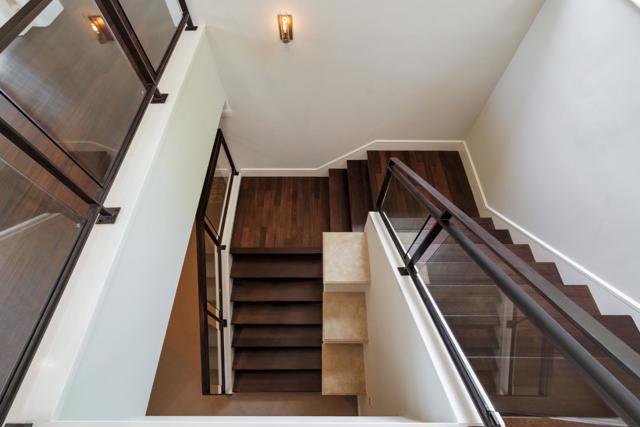 5 Redberry, Portola Valley CA: https://media.crmls.org/mediaz/1de971c9-bd17-485c-bb23-7d67dd08c695.jpg