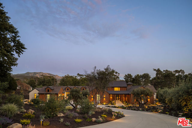 26719 Mulholland Highway, Calabasas CA: https://media.crmls.org/mediaz/1de9a47d-483b-44f2-8b60-6883f1aada9c.jpg