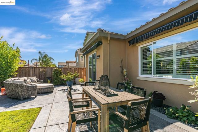 226 Wynn St, Oakley CA: https://media.crmls.org/mediaz/1de9b8f6-3149-4602-9712-7f56b9d5b14a.jpg