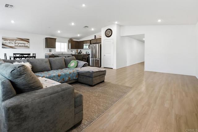 Detail Gallery Image 5 of 30 For 1262 Allegiance Ave, Hemet,  CA 92543 - 4 Beds | 2/1 Baths