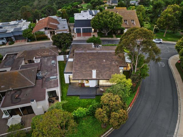 6555 Caminito Northland, La Jolla CA: https://media.crmls.org/mediaz/1dea01aa-b1ac-4f48-bec3-6213c7e37360.jpg