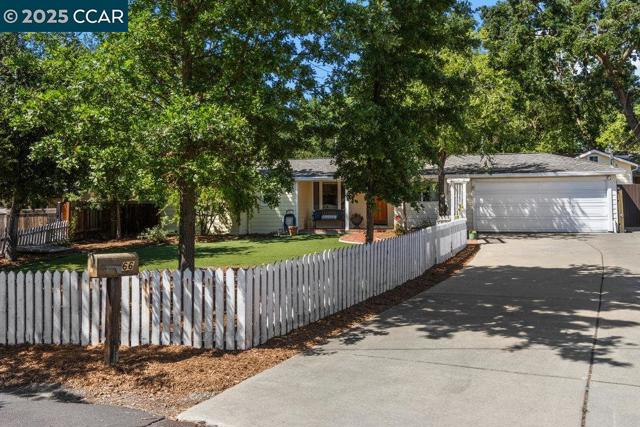 66 Del Hambre Cir, Walnut Creek CA: https://media.crmls.org/mediaz/1dea203b-841a-48f6-aaa9-1ce9f948a3ca.jpg