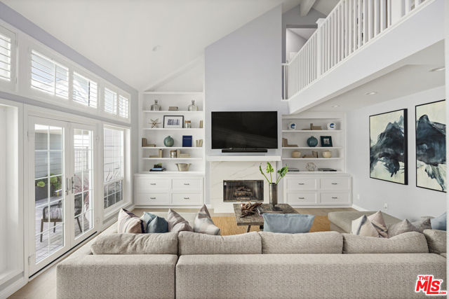 13082 Mindanao Way, Marina del Rey CA: https://media.crmls.org/mediaz/1dea3a92-a2f6-4ac7-b5fc-32c4b1276ce9.jpg