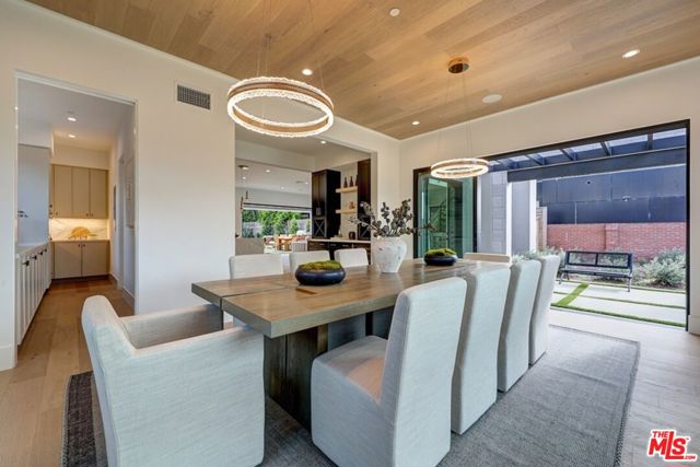 1246 Morningside Way, Venice CA: https://media.crmls.org/mediaz/1dea41d4-2f33-4cfa-b5c6-d302d30e195c.jpg