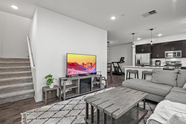 5402 Sand Arch Ln 199, San Diego CA: https://media.crmls.org/mediaz/1deb21cd-30ac-4ae9-9065-c81543a25fa3.jpg