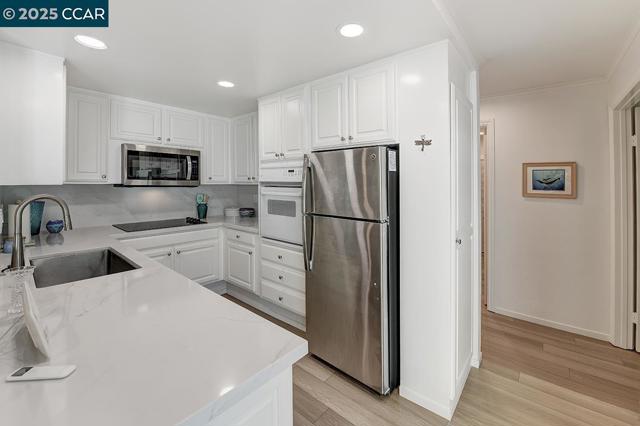 3128 Tice Creek Dr, Walnut Creek CA: https://media.crmls.org/mediaz/1deb492a-cd8c-4da6-9320-db7aa93fc19f.jpg