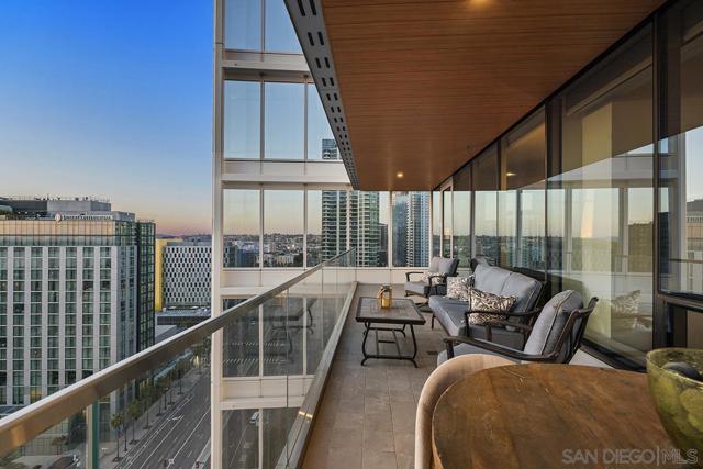 888 W E Street, San Diego CA: https://media.crmls.org/mediaz/1debd91c-a5d0-4372-802d-68b4185fbebf.jpg