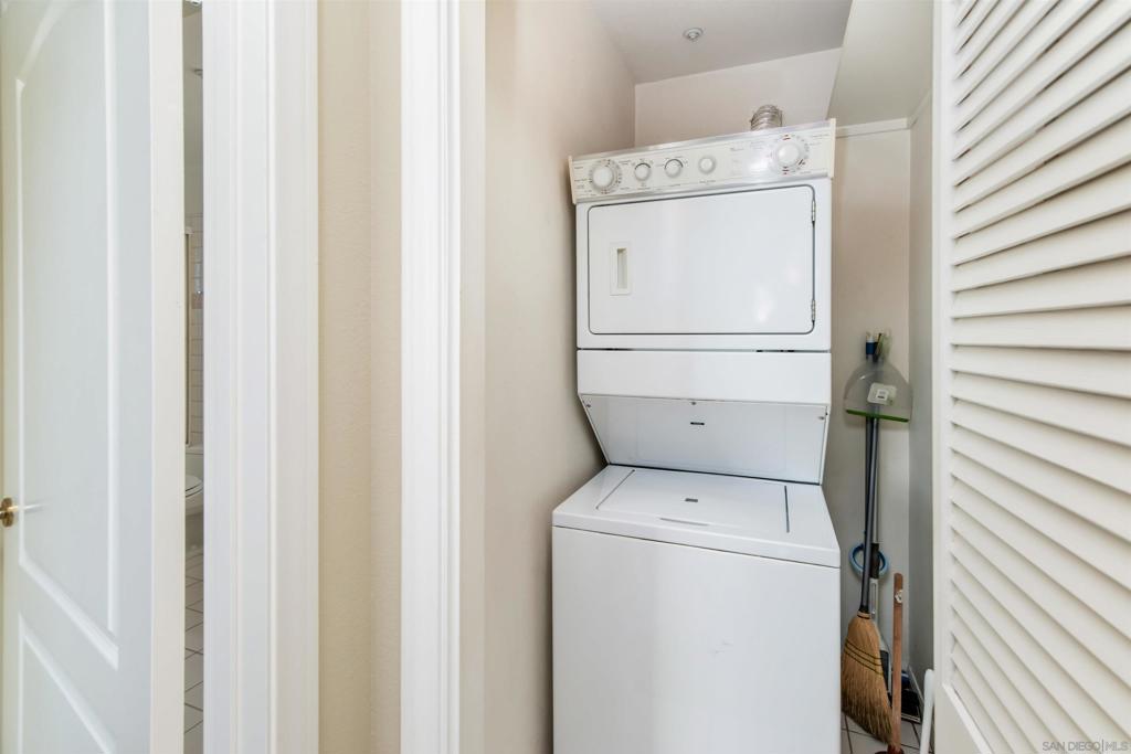 919 W Lewis St - photo 18