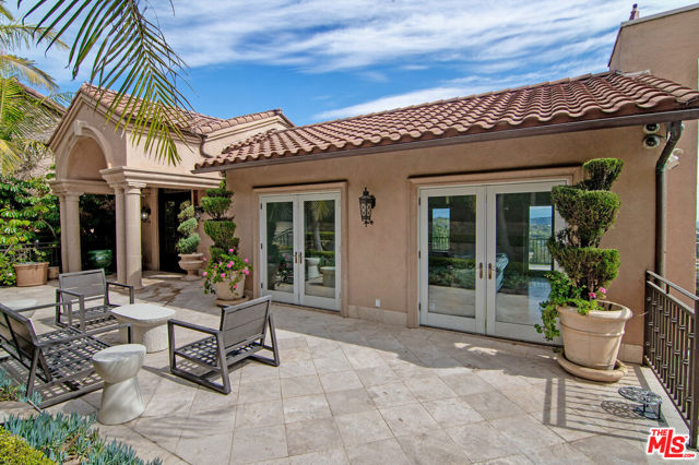 6 Bed Home for Sale in Los Angeles, California