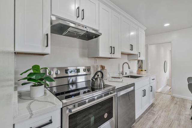 2336 Menalto Avenue, East Palo Alto CA: https://media.crmls.org/mediaz/1decb1ab-1611-4145-b824-516557bff335.jpg