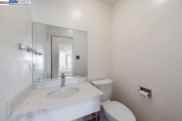 4120 Rhoda Ave, Oakland CA: https://media.crmls.org/mediaz/1ded4ecd-bf07-49f4-9d2a-b90590b50bfe.jpg