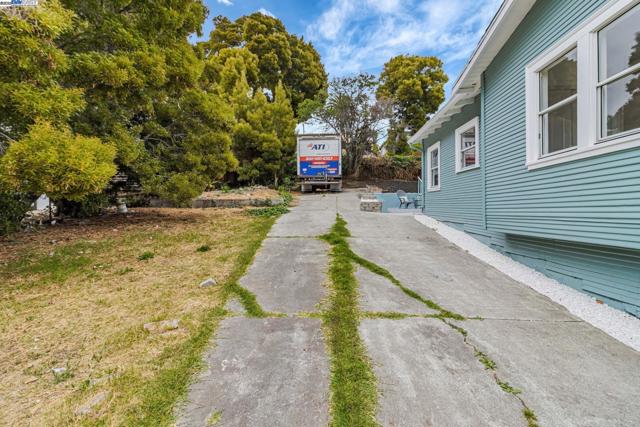 9700 Macarrthur Blvd., Oakland CA: https://media.crmls.org/mediaz/1dedb516-ef23-4e16-9d26-276ad9fd7d71.jpg