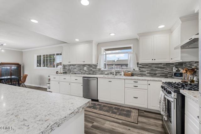 1431 Lakehurst Street, Oxnard CA: https://media.crmls.org/mediaz/1dee56dc-7966-4d2a-8637-031c4f4ada40.jpg