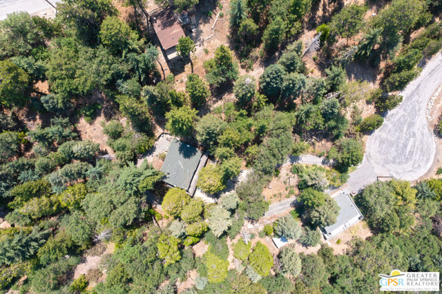 6307 Cedar Court, Angelus Oaks CA: https://media.crmls.org/mediaz/1dee57ff-a7d3-4585-b6e8-392804314eba.jpg
