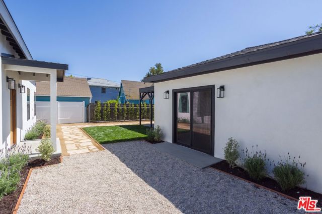 824 N Lima Street, Burbank CA: https://media.crmls.org/mediaz/1deeae5b-2136-4c65-ab4d-4c41016c55a7.jpg