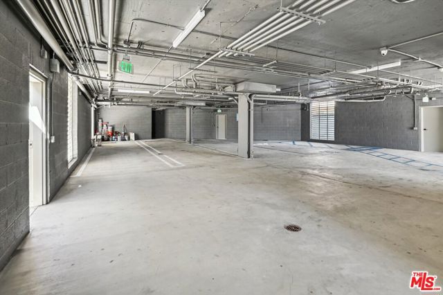 819 E La Palma Drive, Inglewood CA: https://media.crmls.org/mediaz/1def1311-b1c9-42af-8f66-acc580a8276b.jpg