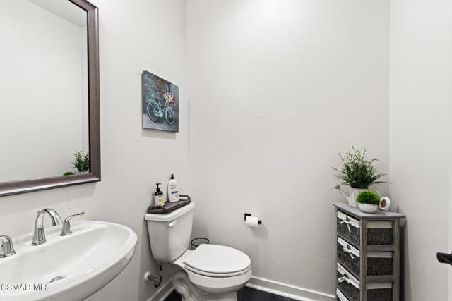 230 Farmhouse Drive, Simi Valley CA: https://media.crmls.org/mediaz/1def23d9-e06f-44e1-9c64-0e643b408285.jpg