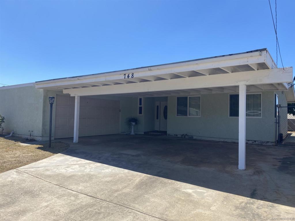 748 Ellen Ln