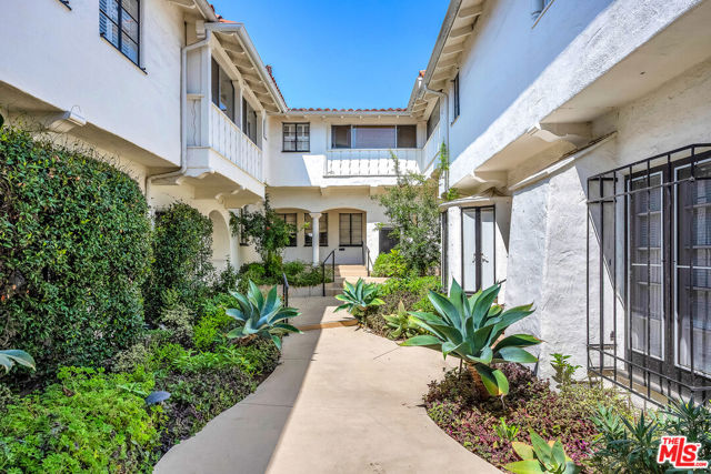 10801 LINDBROOK Drive, Los Angeles CA: https://media.crmls.org/mediaz/1def7723-bc39-4195-9f2b-3e0adb88e859.jpg