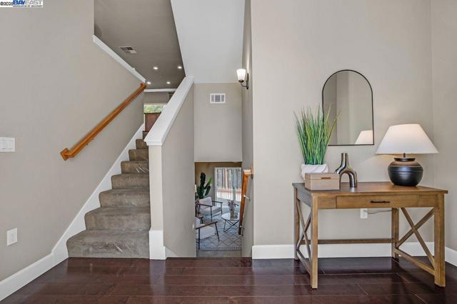 200 Valletta Ln, Pleasanton CA: https://media.crmls.org/mediaz/1defe0fb-0bd4-401d-a0c3-48994e1fc32a.jpg