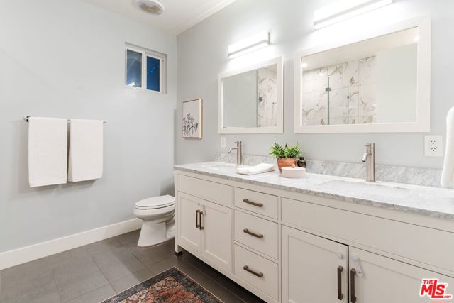 4925 Wilshire Boulevard, Los Angeles CA: https://media.crmls.org/mediaz/1deffa87-f17e-49f4-9dfb-85fe9771a588.jpg