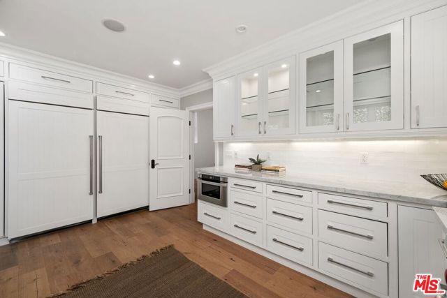 514 N Walden Drive, Beverly Hills CA: https://media.crmls.org/mediaz/1df06f37-e647-47cc-a76e-4c7ab3780495.jpg