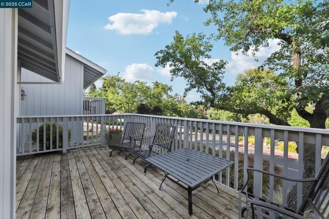 20 Broadmoor St, Moraga CA: https://media.crmls.org/mediaz/1df08527-b155-4a8a-8cb1-1f90708c70b4.jpg