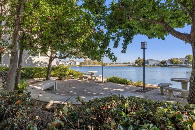 200 Baltic Circle, Redwood City CA: https://media.crmls.org/mediaz/1df0da58-d7bd-4970-b252-561d58e2e4c4.jpg