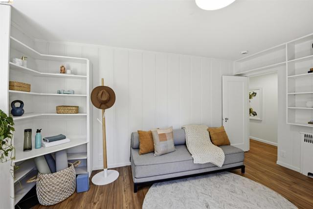 44 Highgate Rd, Kensington CA: https://media.crmls.org/mediaz/1df114a4-1dd4-42a0-b20b-48fc99ddd1cc.jpg