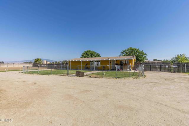 8600 Kattie Avenue, Bakersfield CA: https://media.crmls.org/mediaz/1df17703-b38d-4bf6-8464-663fbadc43d5.jpg