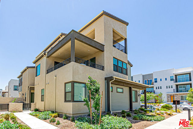 27457 Flycatcher Place, Valencia CA: https://media.crmls.org/mediaz/1df1e4c2-69df-467c-89a5-c2e8633ac464.jpg