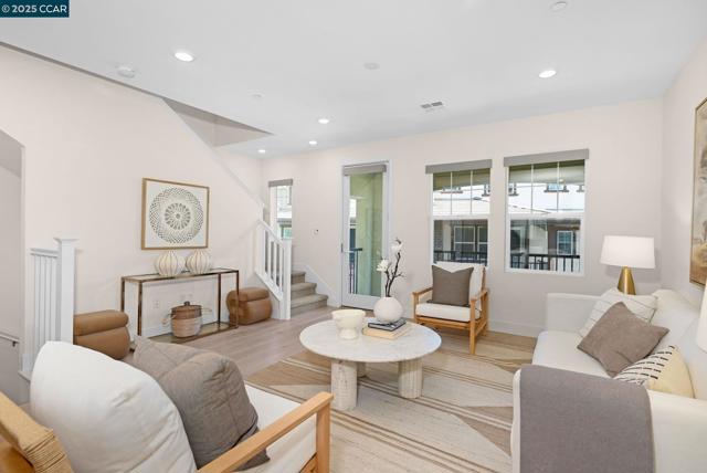 33105 Via Vicenza, San Ramon CA: https://media.crmls.org/mediaz/1df32013-f6f5-4823-bc65-b1d8847c8215.jpg