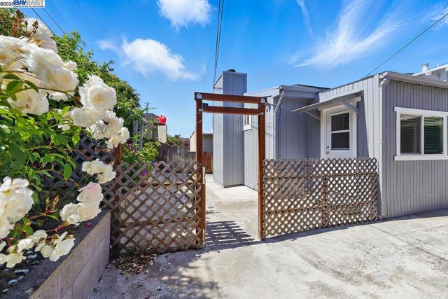 232 Longford Dr, South San Francisco CA: https://media.crmls.org/mediaz/1df324c9-e70b-4283-8aca-32ae5b9e66fe.jpg