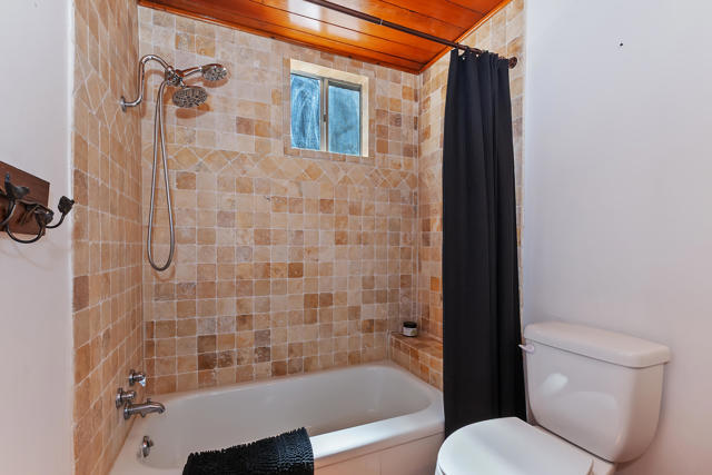 300 E Aeroplane Boulevard, Big Bear CA: https://media.crmls.org/mediaz/1df35682-21ac-4b64-a04c-1455249be96e.jpg