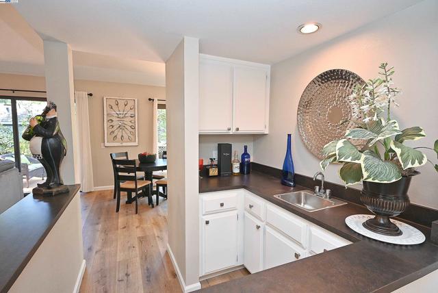 241 Belaire Ct, Danville CA: https://media.crmls.org/mediaz/1df3edec-ae69-4769-9f20-50e288eabf64.jpg