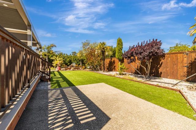 11550 Skyline Boulevard, Oakland CA: https://media.crmls.org/mediaz/1df3f75c-8d1d-48d0-856b-fb673a61103d.jpg