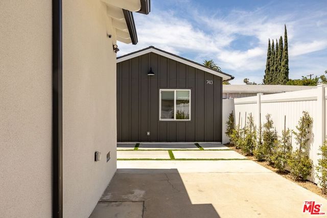 7413 Jamieson Avenue, Reseda CA: https://media.crmls.org/mediaz/1df45cd1-fd53-49d9-8658-ccab81e01117.jpg