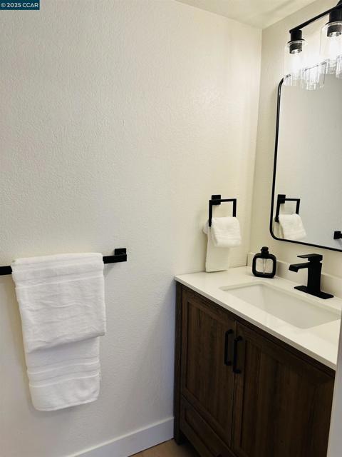 613 Devonwood, Hercules CA: https://media.crmls.org/mediaz/1df4886f-eb00-4a93-8782-81e0e495b902.jpg