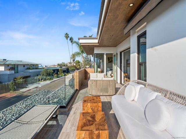 8477 El Paseo Grande, La Jolla CA: https://media.crmls.org/mediaz/1df48c17-c4f6-47a7-ad59-326d027b819d.jpg