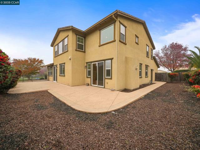 929 Painted Shore Court, Oakley CA: https://media.crmls.org/mediaz/1df5831e-4a80-455c-aa66-4ce4eaa62311.jpg